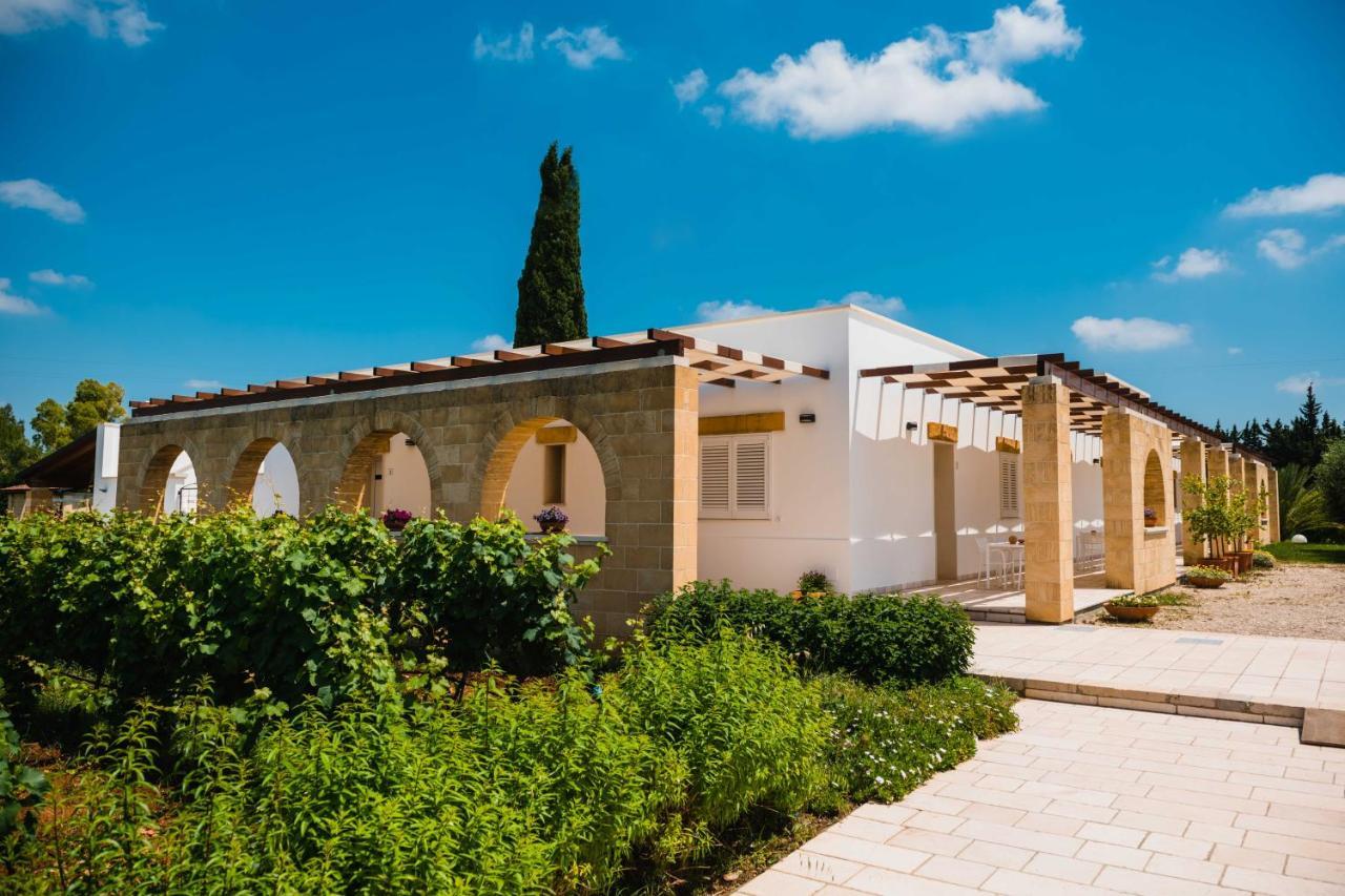 Masseria Tenuta Flora Maria Leverano Exterior photo